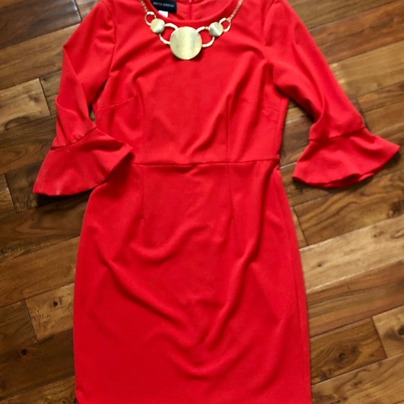 Stunning gold statement necklace! - Picture 2 of 2